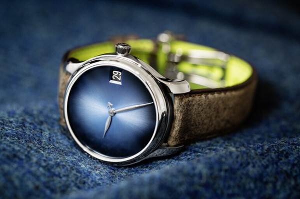亨利慕时推出勇创者万年历电光蓝概念腕表