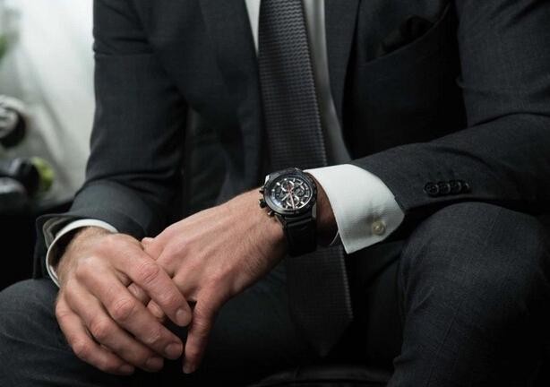 职场人士如何选一块腕表？从预算、机芯、品牌多方面考虑