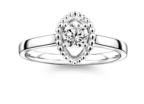 为您解说六福珠宝的钻石订婚戒指、对装戒指