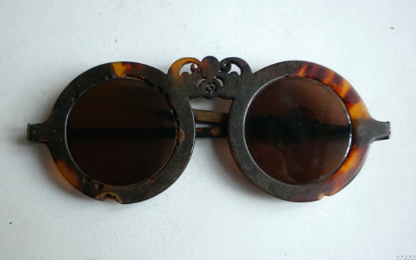 清代老玳瑁眼镜图片
