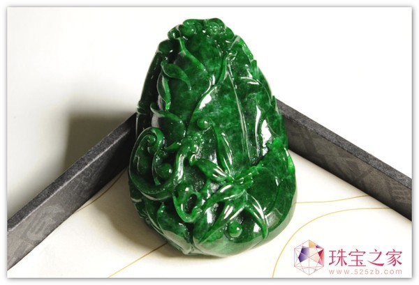 翠友们知道铁龙生是翡翠吗?