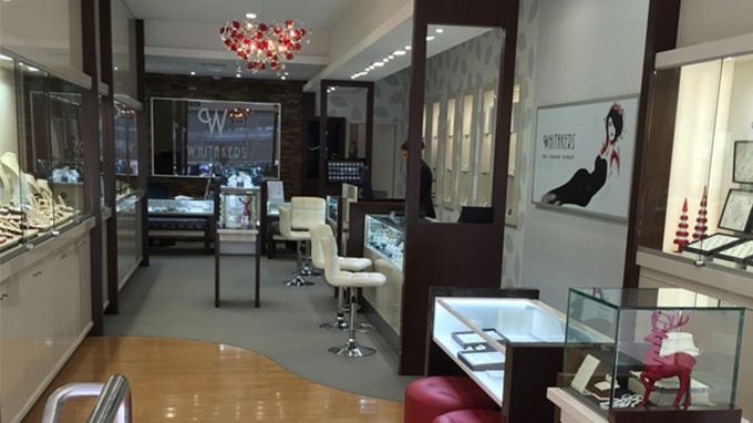 多年以来，Whitaker’s Jewellers 的外观虽然改变了，但却始终坚守对消费者教育的承诺。