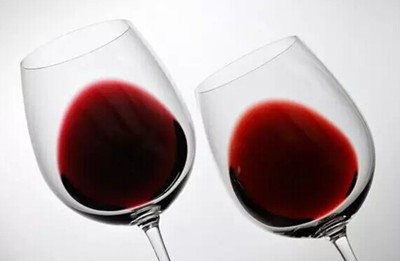 如何通过颜色来判断一款葡萄酒的品质和酒龄？