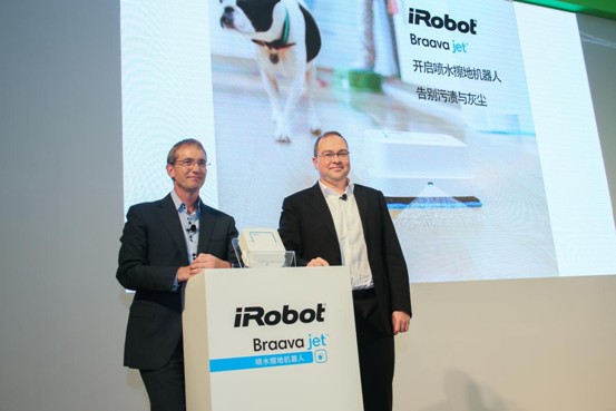 iRobot 向中国推出 Braavajet 喷水擦地机器人