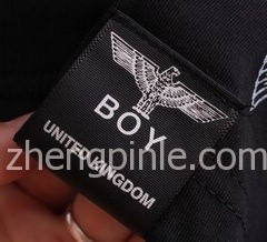 韩国BOY LONDON衣服的侧标