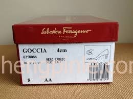 Ferragamo红色鞋盒的侧面信息