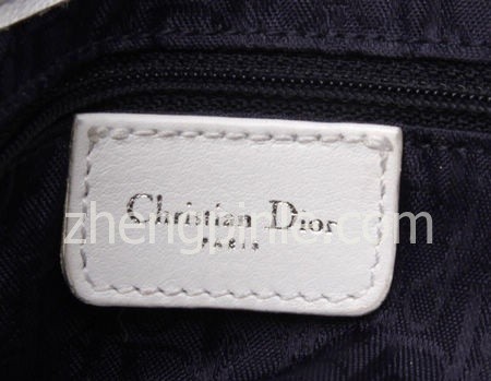 正品Dior包内皮质标签