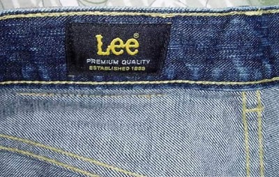 正品的LEE，里标的logo为黑底黄字，位置再牛仔裤的内里右侧。