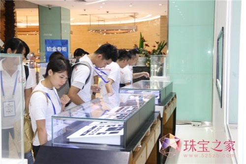 香港潮汕总会到访宝福珠宝园 参观宝福珠宝艺术工厂