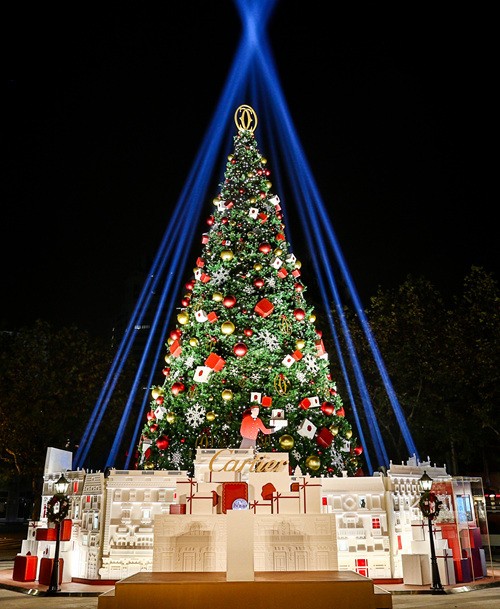 开启申城圣诞季 卡地亚首次在中国举行大型亮灯仪式
