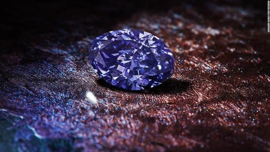 “钻石：稀有光辉”展览中，一睹彩钻的芳容