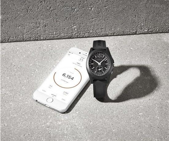 「图」Armani Exchange推出可穿戴智能手表